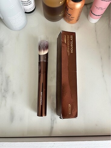 Hourglass Hourglass ambient soft foundation brush