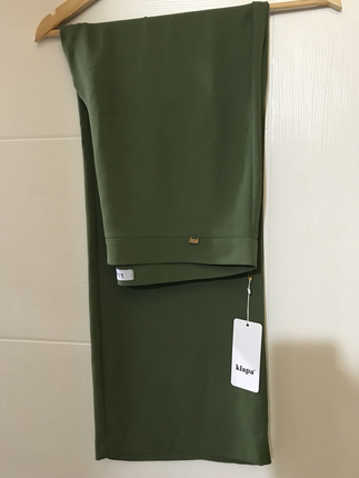 Dökümlü bol kesim kumaş pantolon
