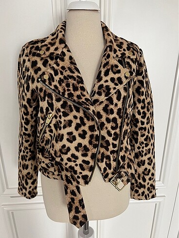 Zara Mont