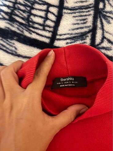 Bershka Bershka Kırmızı Boğazlı Sweatshirt