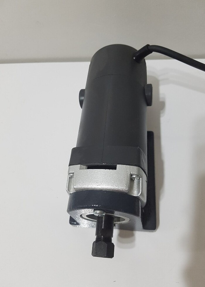 ÖZÇELİK KALIPÇI FREZE 850 W SIFIR - Görsel 3