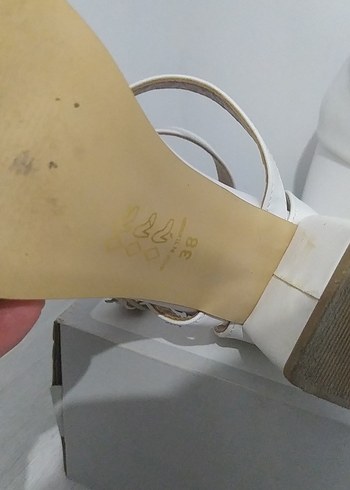 Beyaz Minimalist Blok Topuklu Kadın Sandalet - Görsel 5