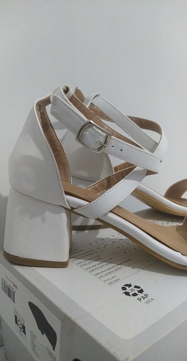 Beyaz Minimalist Blok Topuklu Kadın Sandalet - Görsel 3