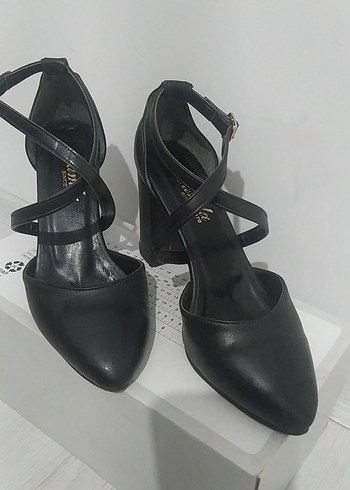 Klasik Siyah Tokalı Topuklu Kadın Ayakkabı - Görsel 2