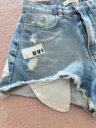 26 Beden mavi Renk KOTON JEANS YIRTIK DETAYLI KOT ŞORT 26 bedene