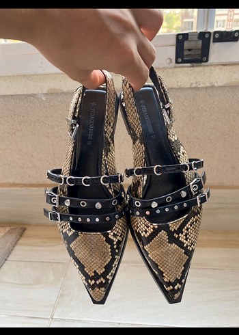 Stradivarius Tokalı Yılan Desenli Deri Kadın Babet