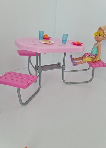 Barbie bahce piknik masası 