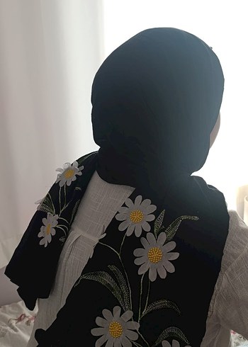 Beden Siyah Papatya Nakışlı Bohem Kadın Fuları