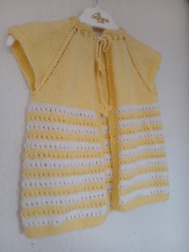 Kız Çocuk Sarı Örgü Kolsuz Hırka - Görsel 3