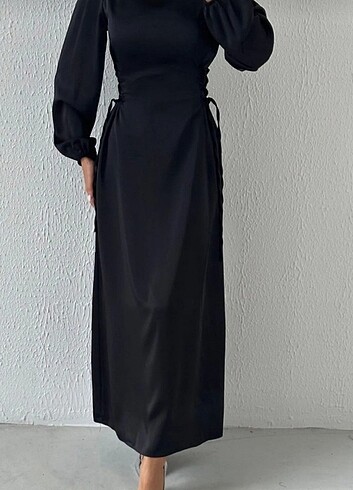 Siyah saten elbise