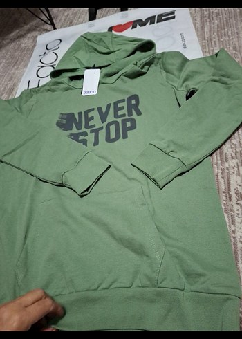 Erkek Çocuk Kapüşonlu Yeşil Sweatshirt - Görsel 2