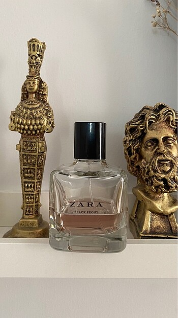 Zara black peony parfüm