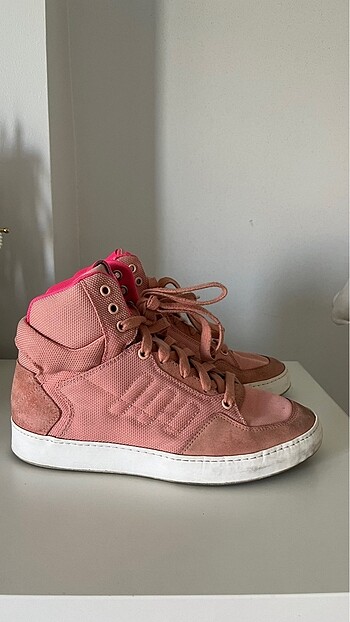 Pembe boğazlı adidas spor ayakkabı