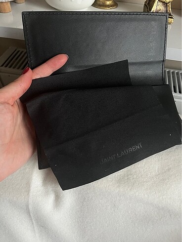 Beden siyah Renk Saint laurent gözlük kılıfı