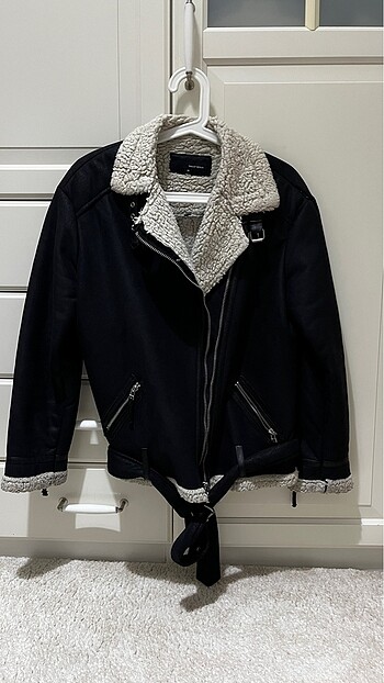 Siyah içi kürklü mont - Görsel 2