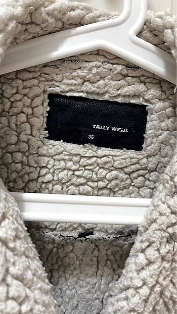 Siyah içi kürklü mont - Görsel 3