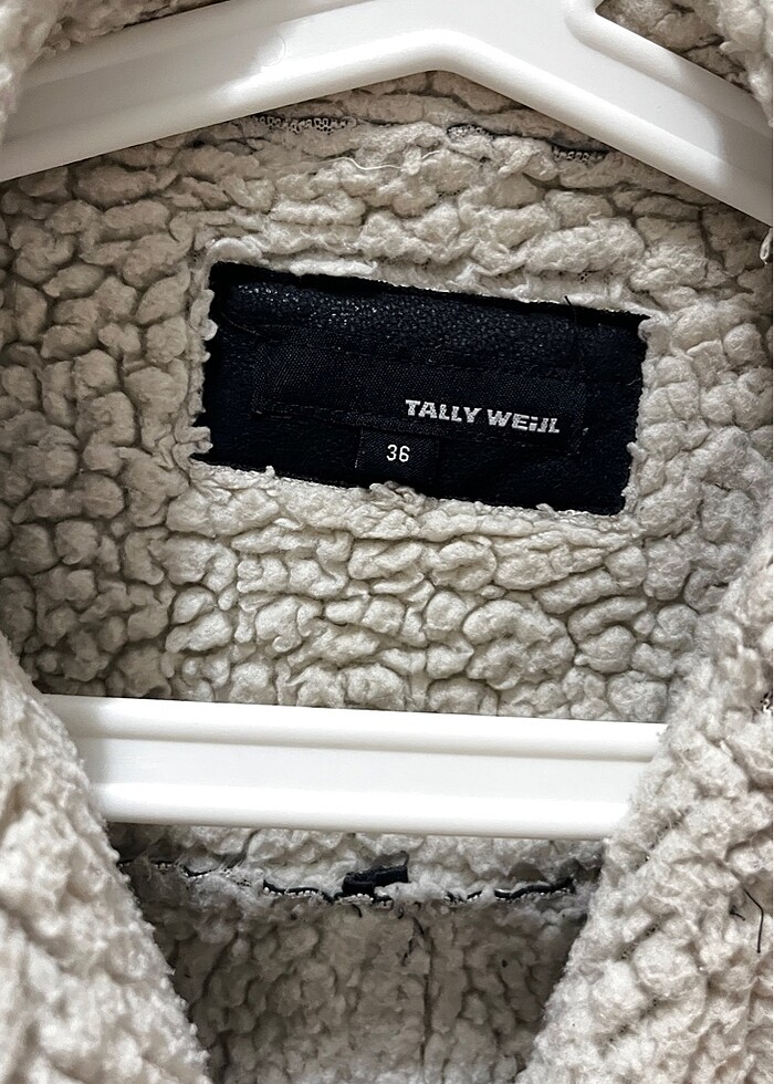 Siyah içi kürklü mont - Görsel 3