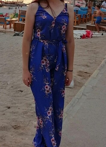 Çiçekli mavi yazlık tulum 
