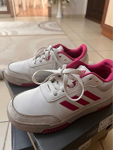 35 Beden beyaz Renk Adidas kız cocuk ayakkabı