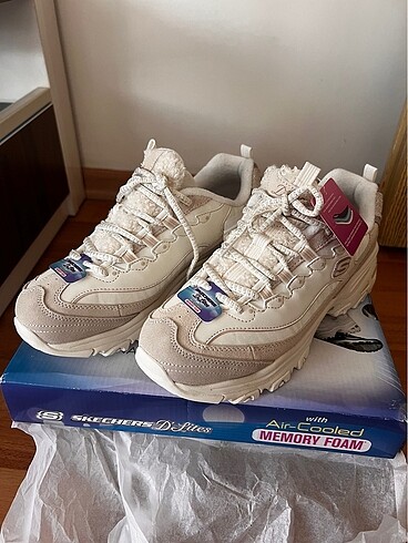 Skechers