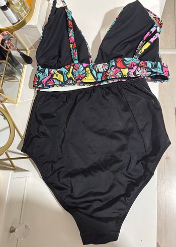 Trendyol & Milla Renkli Desenli Bikini takımı