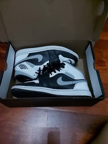 Air Jordan 1 White Shadow