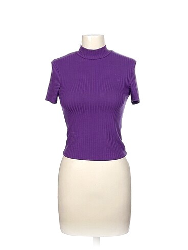 Bershka T-shirt %70 İndirimli.