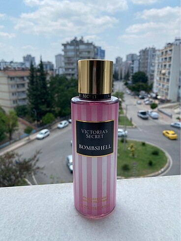 Victoria secret bombshell