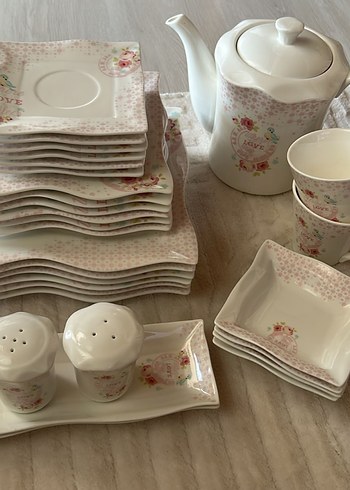 Modern Klasik Beyaz Çiçek Desenli Yemek Takımı