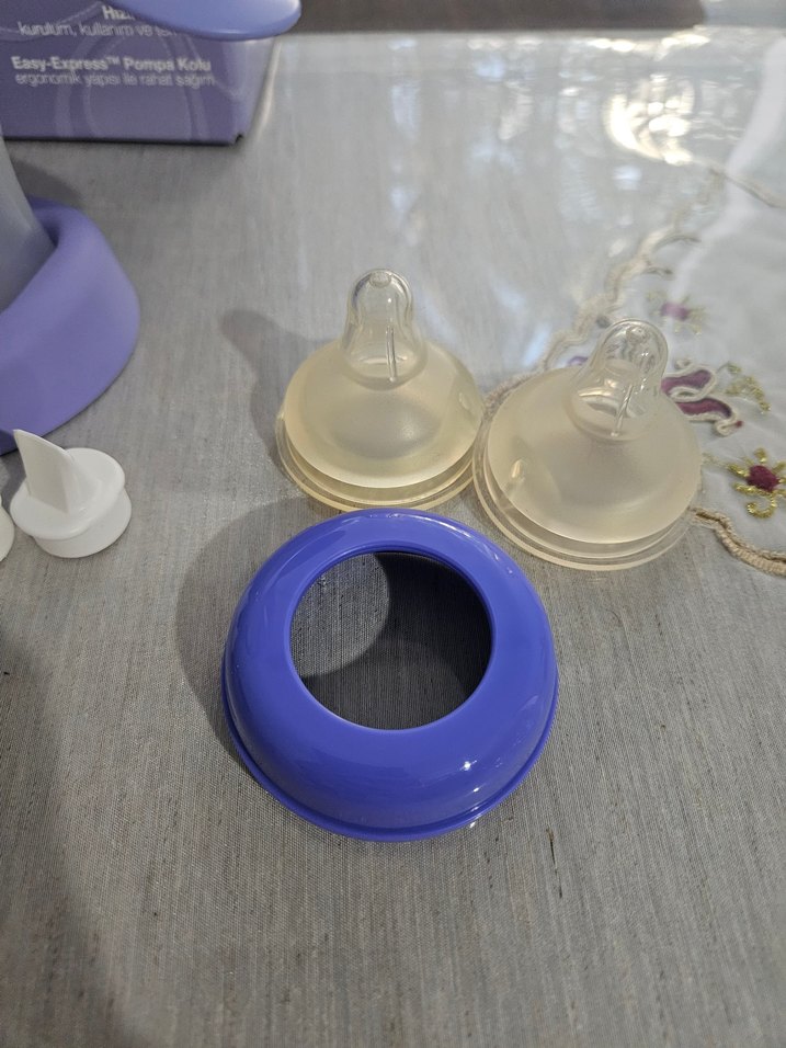 Lansinoh manuel Göğüs Pompası, 
biberon uçları ve göğüs pedleri - Görsel 3
