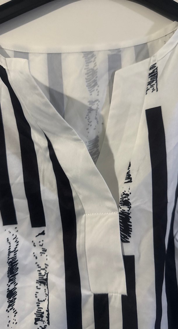 Kadın V Yaka Pilili Midi Bluz - Görsel 2