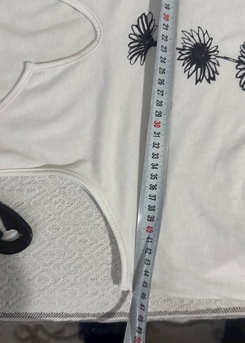 V Yaka Çiçek Baskılı Beyaz Kadın Atlet - Görsel 4