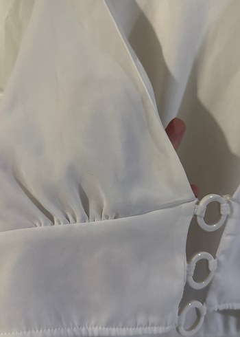 Düğmeli Beyaz V Yaka Uzun Kollu Bluz - Görsel 4