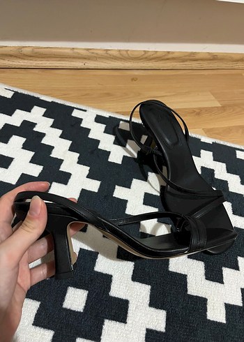 37 Beden H&M Siyah Stiletto Bantlı Kadın Sandalet