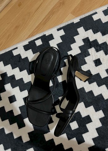 H&M Siyah Stiletto Bantlı Kadın Sandalet