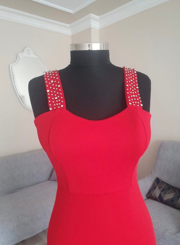 Kırmızı Boncuk Detaylı Uzun Abiye Elbise - Görsel 2