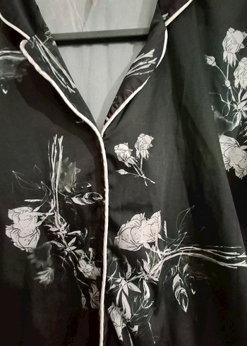 Düğmeli Siyah Desenli Kadın Gömlek - Görsel 2