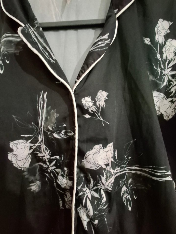 Düğmeli Siyah Desenli Kadın Gömlek - Görsel 2