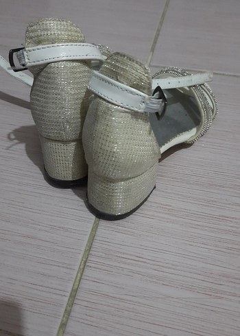 35 noBeyaz Blok Topuklu kiz cocuk Abiye Ayakkabı - Görsel 2