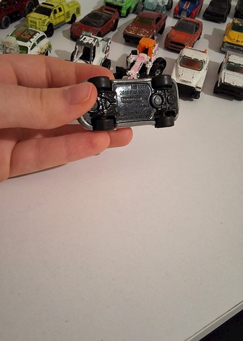 Matchbox Beyaz Renkli Oyuncak Araba - Görsel 3