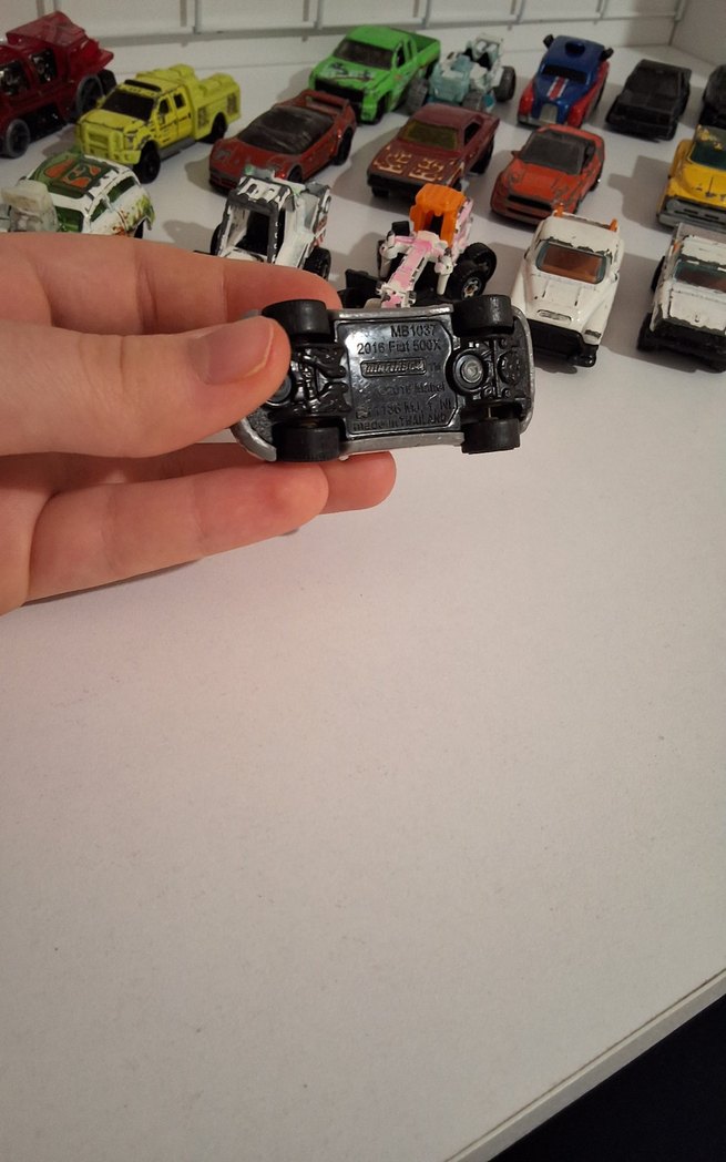 Matchbox Beyaz Renkli Oyuncak Araba - Görsel 3