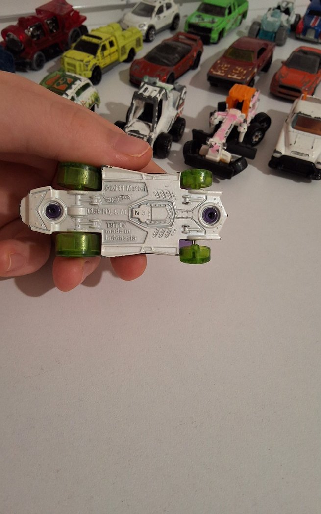 Hot Wheels Mor Oyuncak Araba - Görsel 3