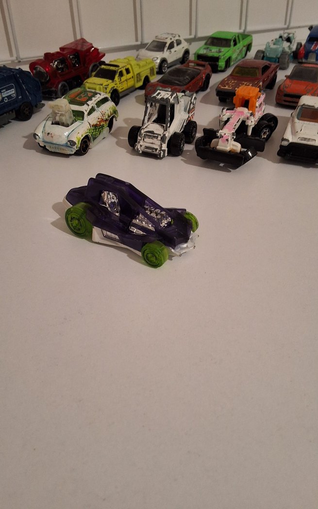 Hot Wheels Mor Oyuncak Araba - Görsel 2