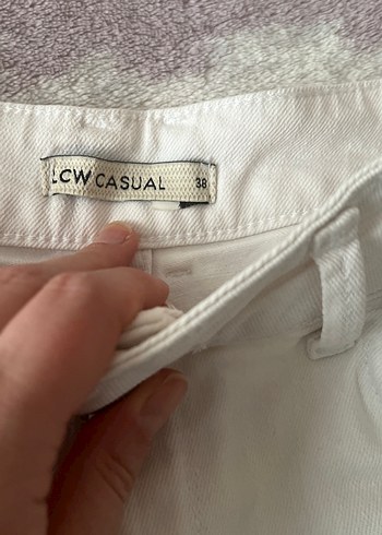 Beyaz Kadın Mini Denim Şort - Görsel 2