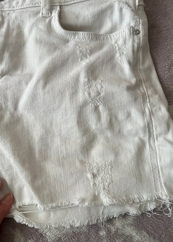 Beyaz Kadın Mini Denim Şort - Görsel 3