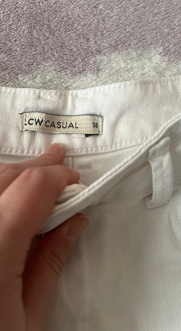 Beyaz Kadın Mini Denim Şort - Görsel 2