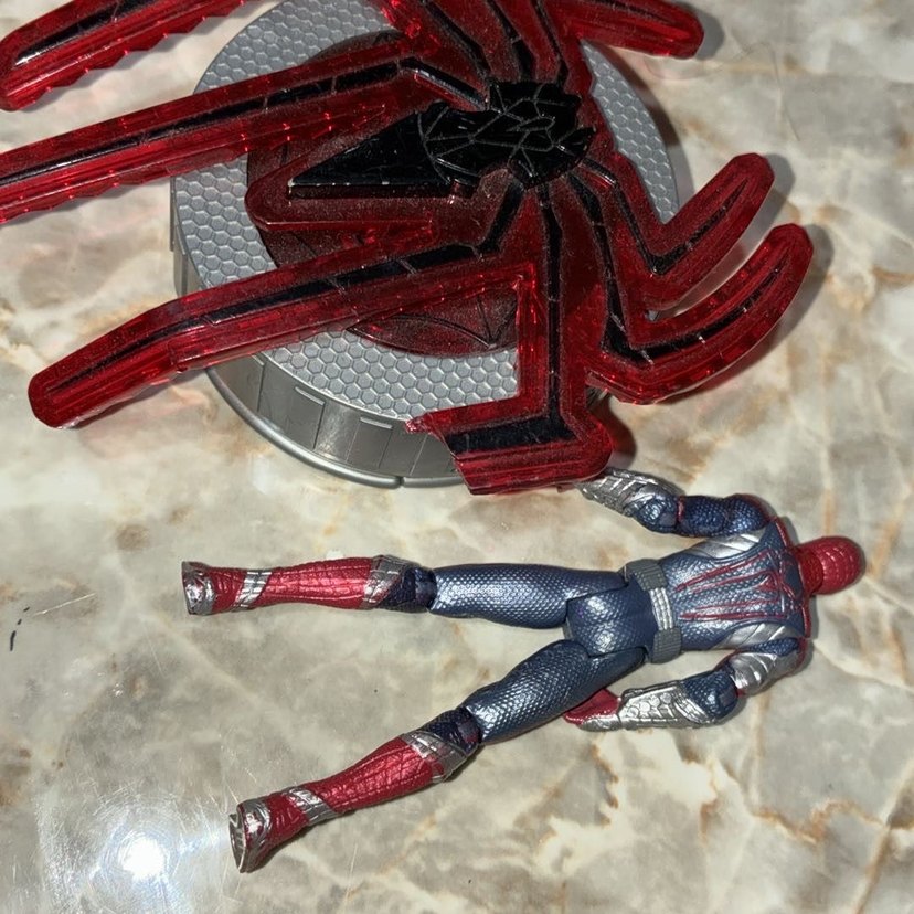 Kırmızı-Koyu Örümcek Adam Aksiyon Figürü - Görsel 2