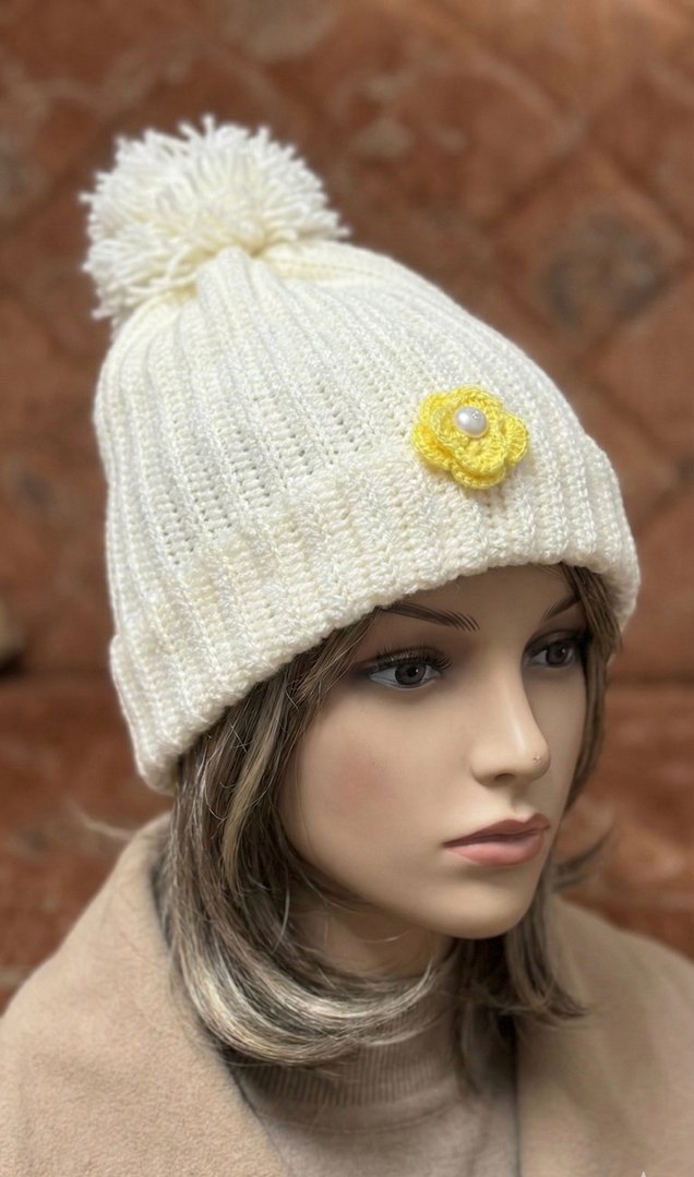 Beyaz Örgü Kadın Bere Sarı Çiçek Detaylı - Görsel 3