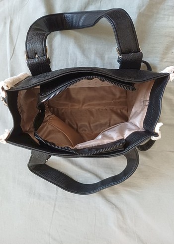 Kemer Detaylı Siyah Deri Kadın Çanta - Görsel 4