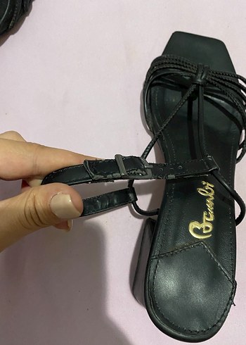 Kare Burunlu Siyah Topuklu Sandalet - Görsel 3